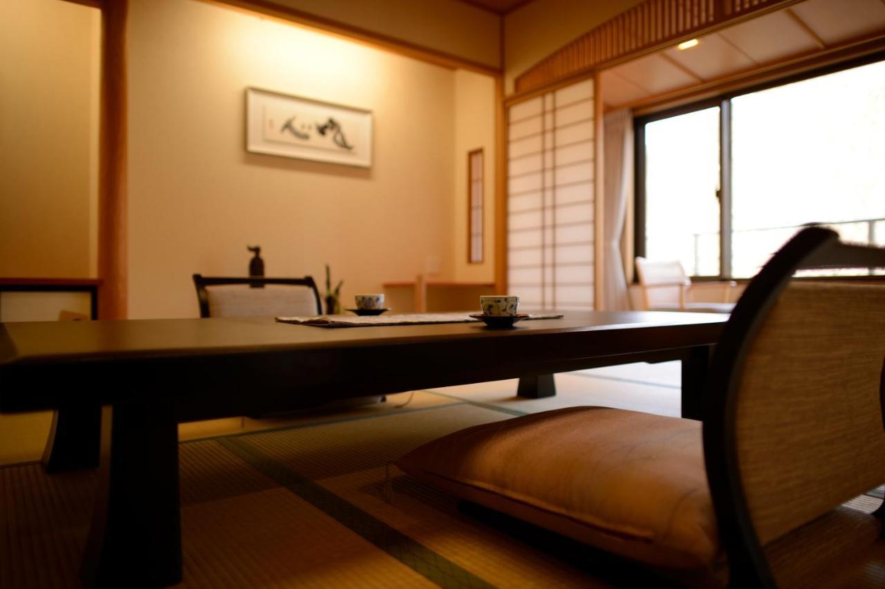Готель Iizaka Onsen Surikamitei Ohtori Фукусіма Екстер'єр фото